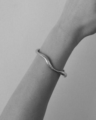 Still Wave Bangle Silver