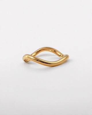 Wavy gold ring band
